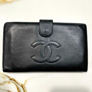 AUTH Chanel black caviar long wallet